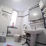 Garden Shared House Terrace Above Δωμάτια σε οικογενειακή κατοικία Γένοβα